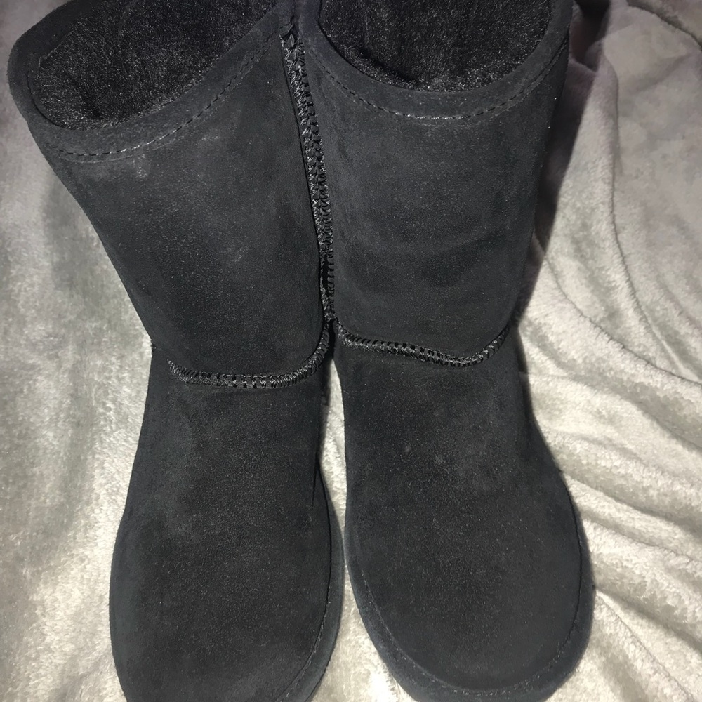 Women’s Black BearPaw boots  size 7.